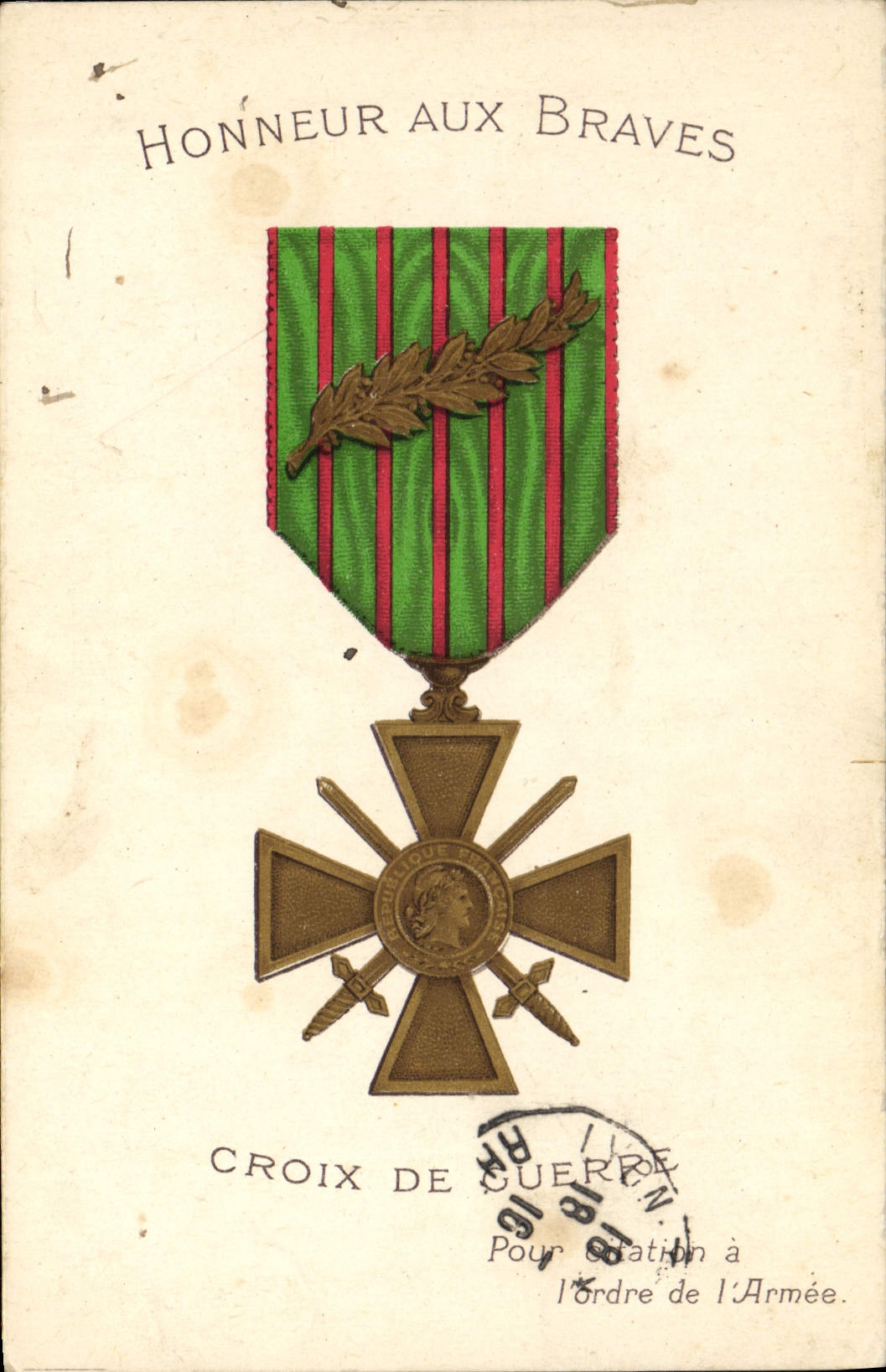 CPA Militaria Medaille Croix de guerre