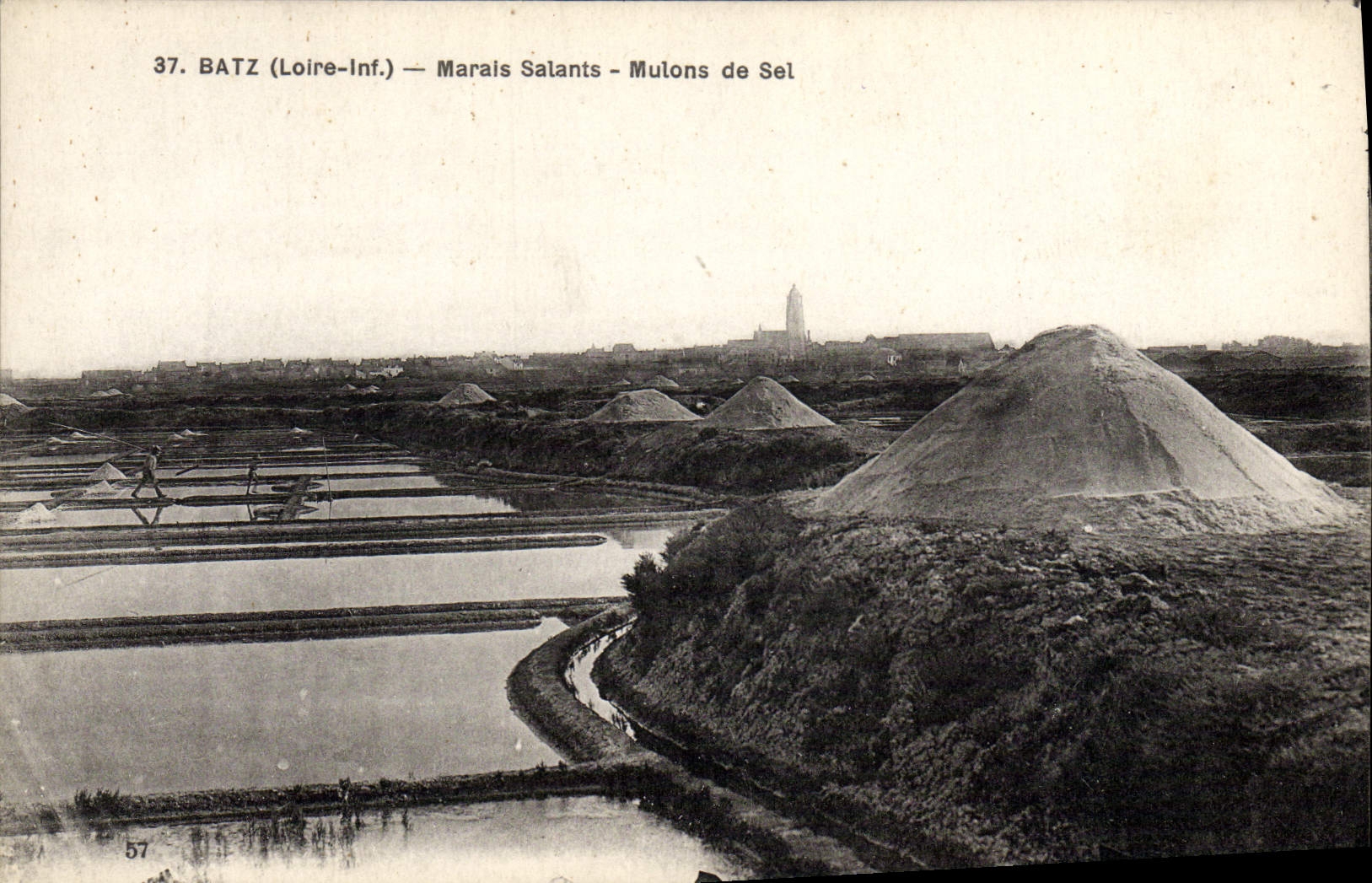 CPA Folklore Marais salants Mulons de sel Batz