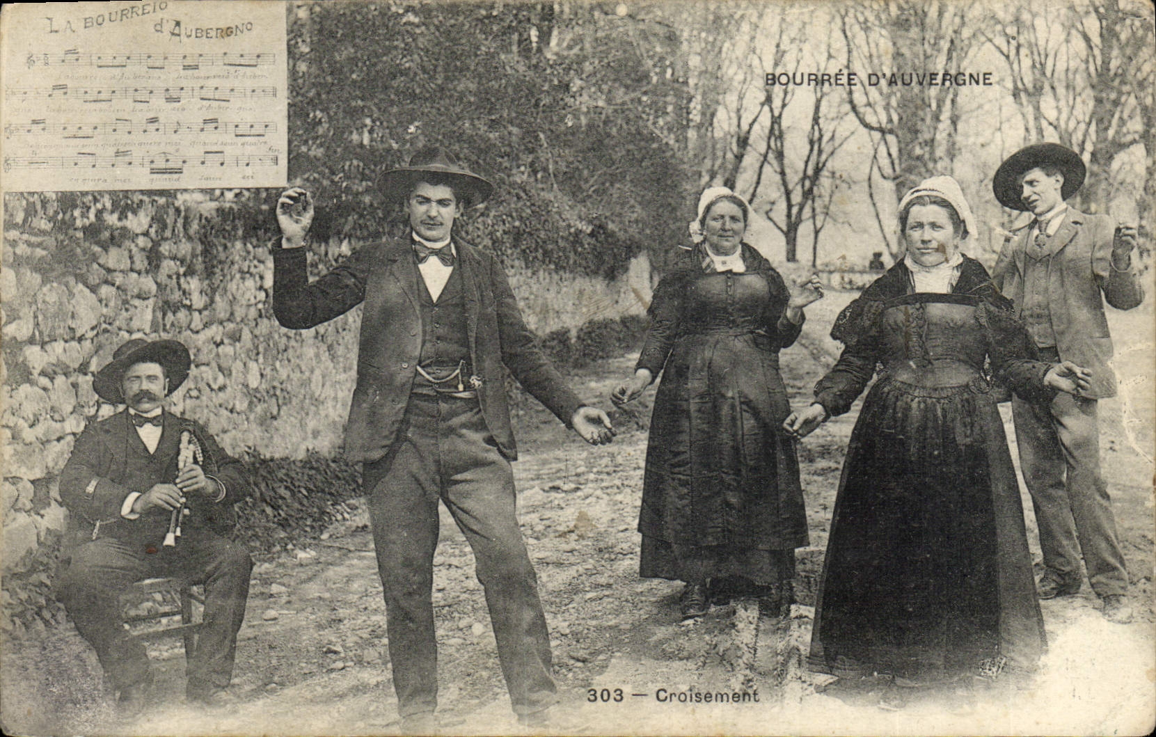 CPA Folklore La Bourree Auvergne Croisement