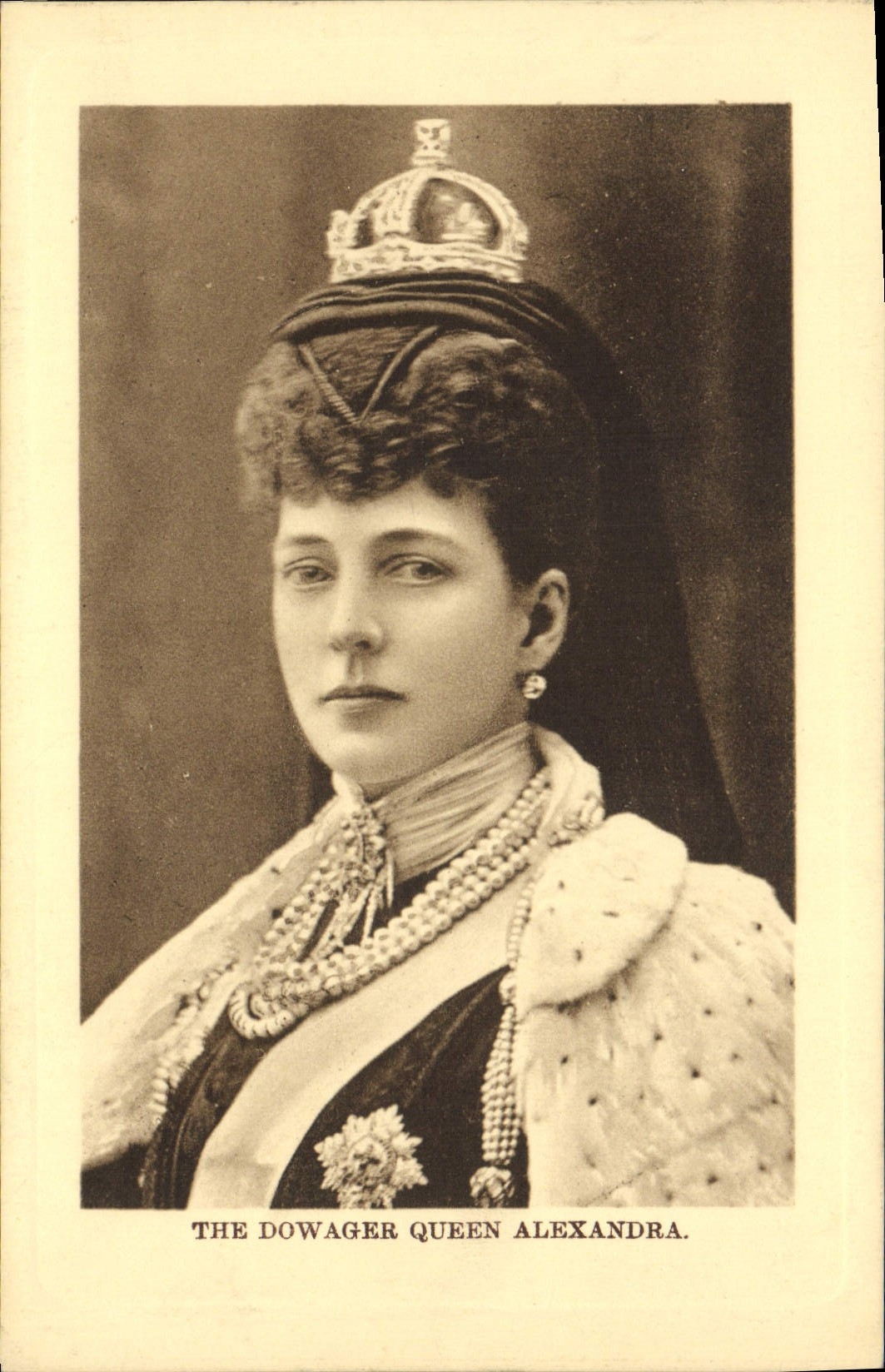 VINTAGE POSTCARD The dowager Queen Alexandra