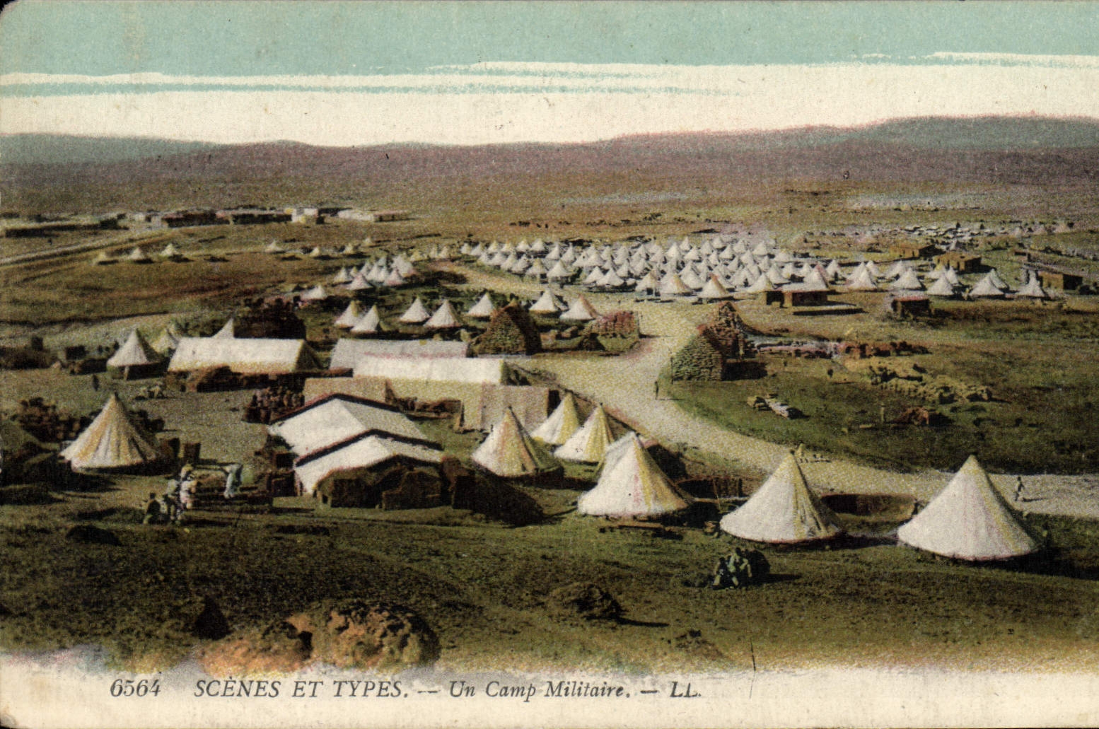 VINTAGE POSTCARD Militaria a military camp