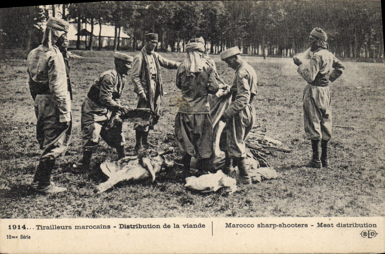 VINTAGE POSTCARD Militaria Moroccan Riflemen Distribution of meat