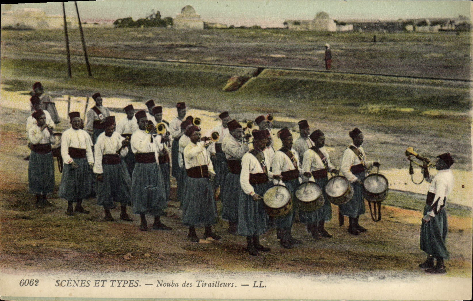 CPA Militaria Nouba des Tirailleurs 