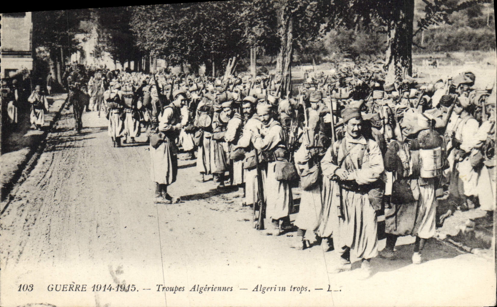 VINTAGE POSTCARD Militaria Algerian Troops