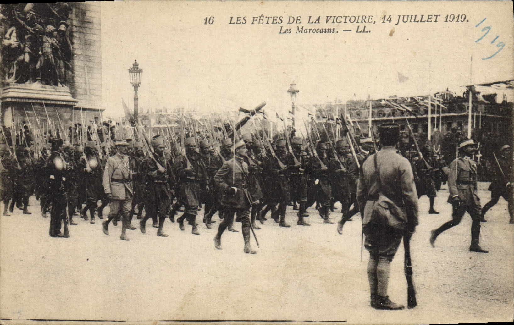 VINTAGE POSTCARD Militaria festivals of the Victoire July 14th, 1919 Morrocans