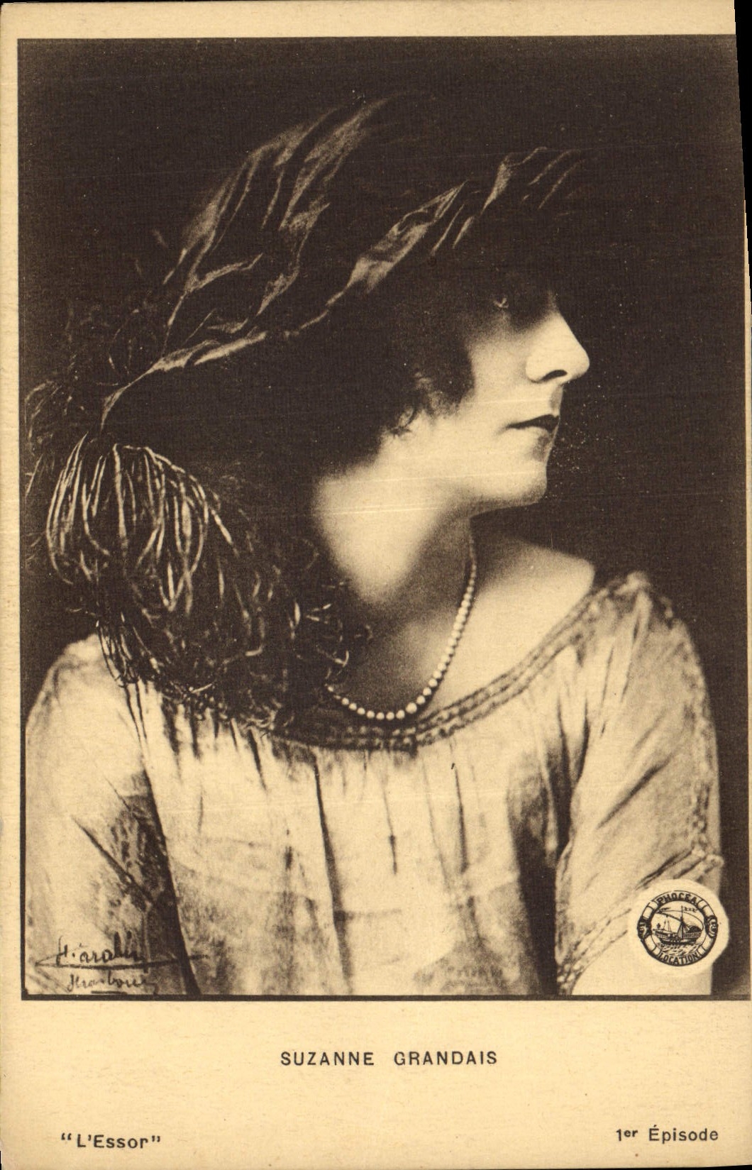 VINTAGE POSTCARD Suzanne Grandais