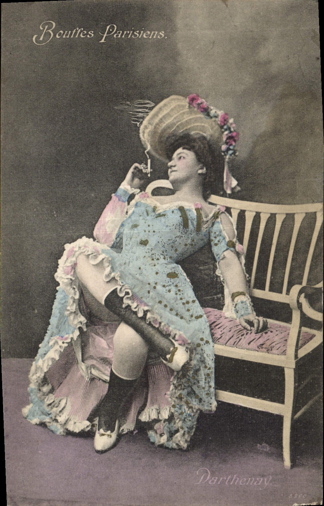 VINTAGE POSTCARD Paris Puff out Parisian Darthenay