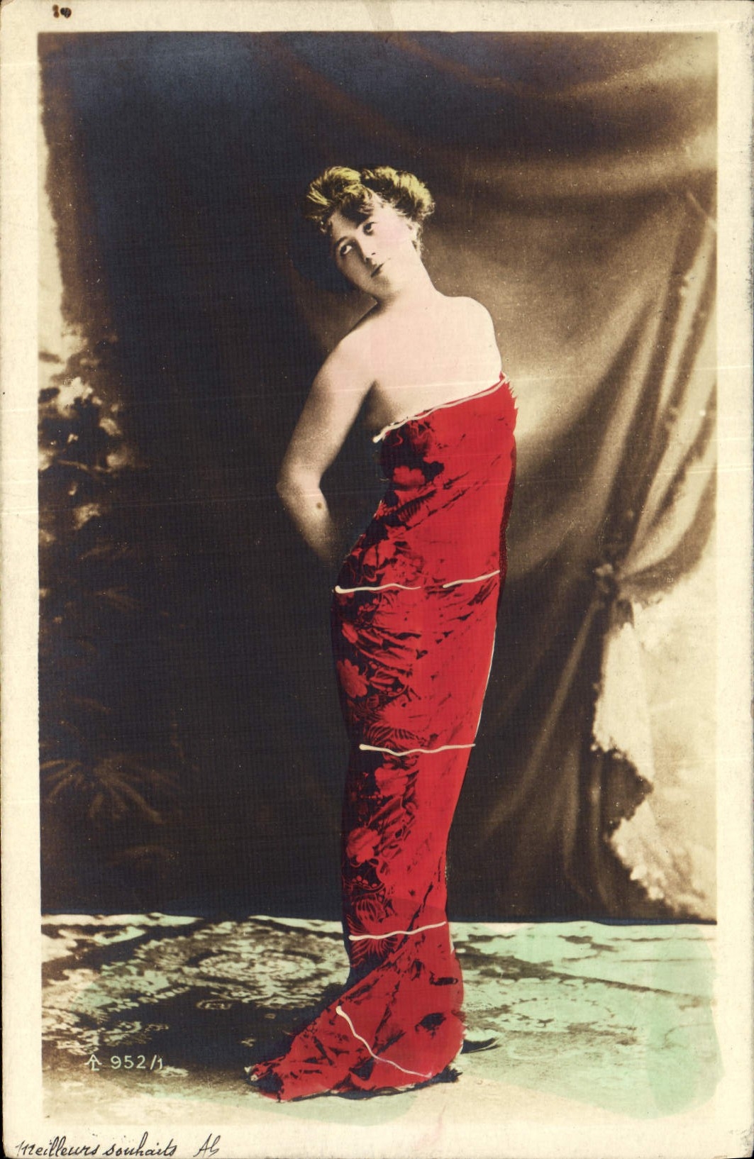 VINTAGE POSTCARD Actress