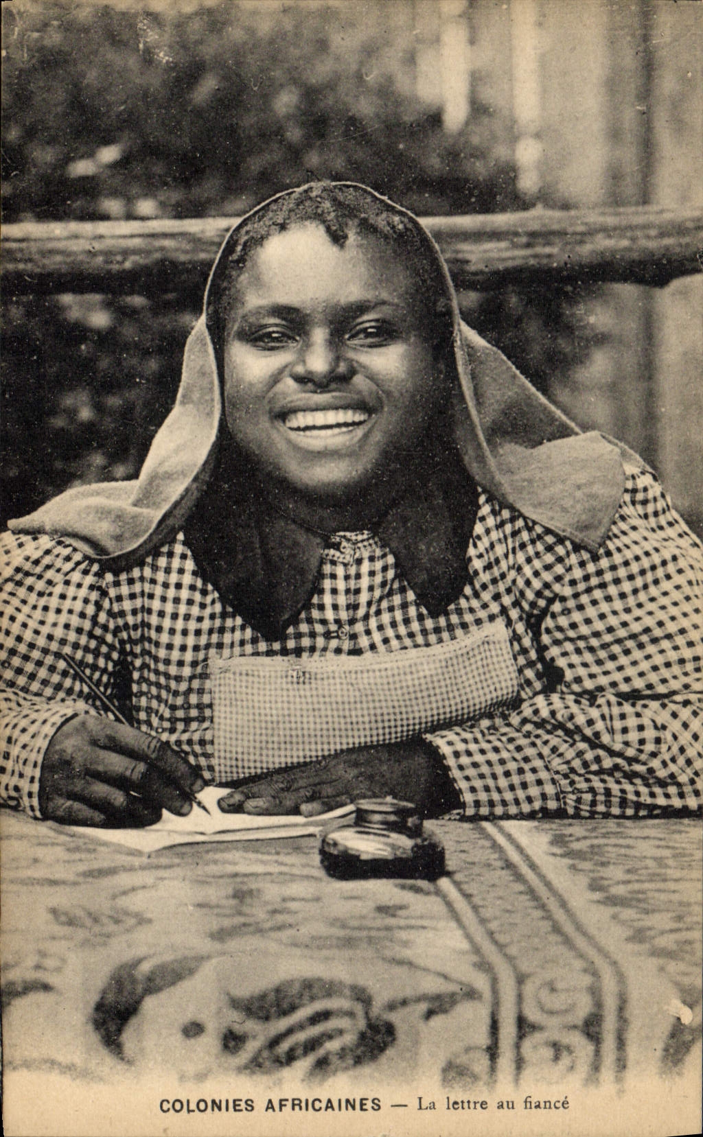 VINTAGE POSTCARD Negre black Woman African Colonies the letter with is engaged