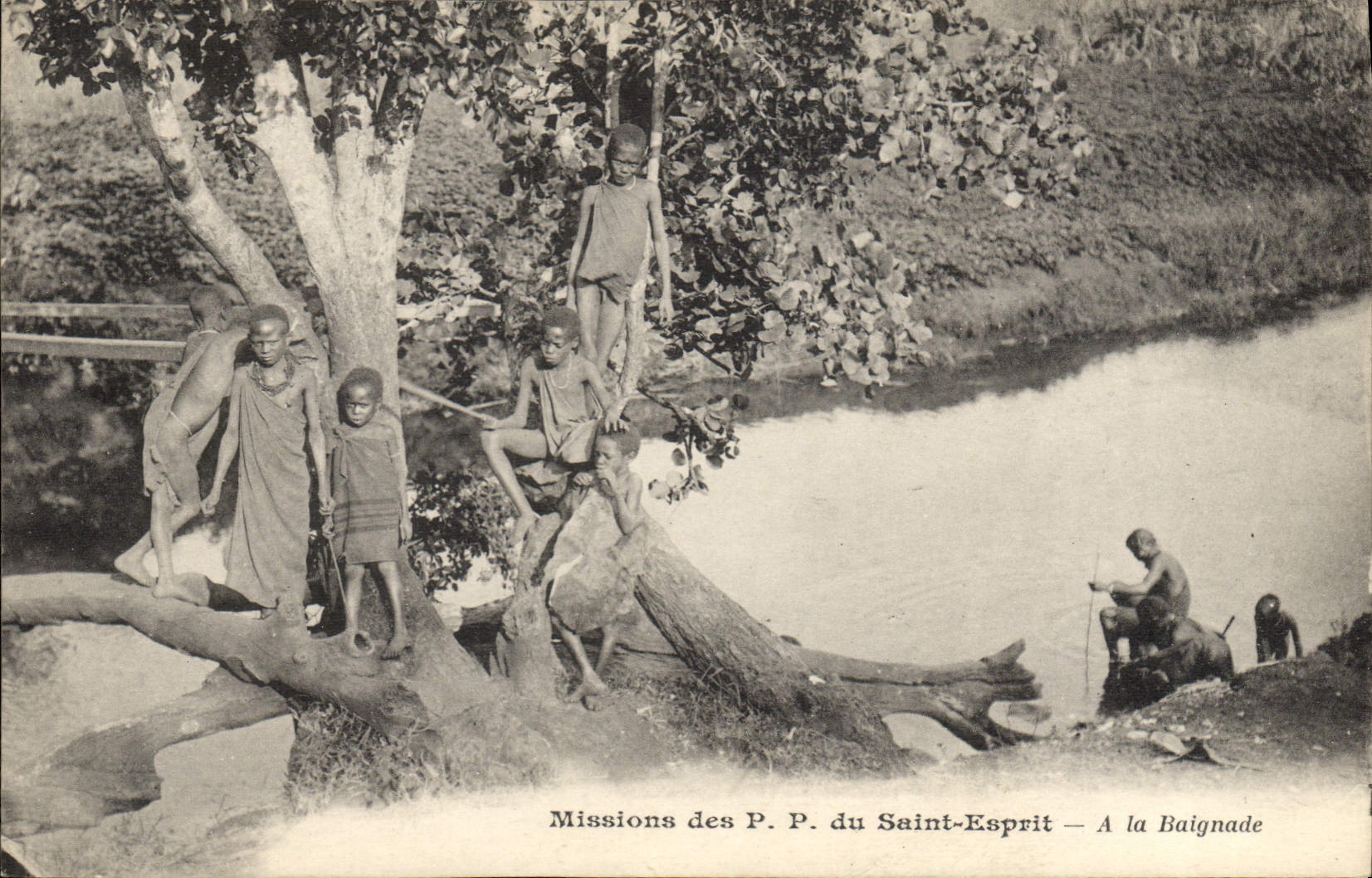 CPA Missions des PP du Saint Esprit A la baignade