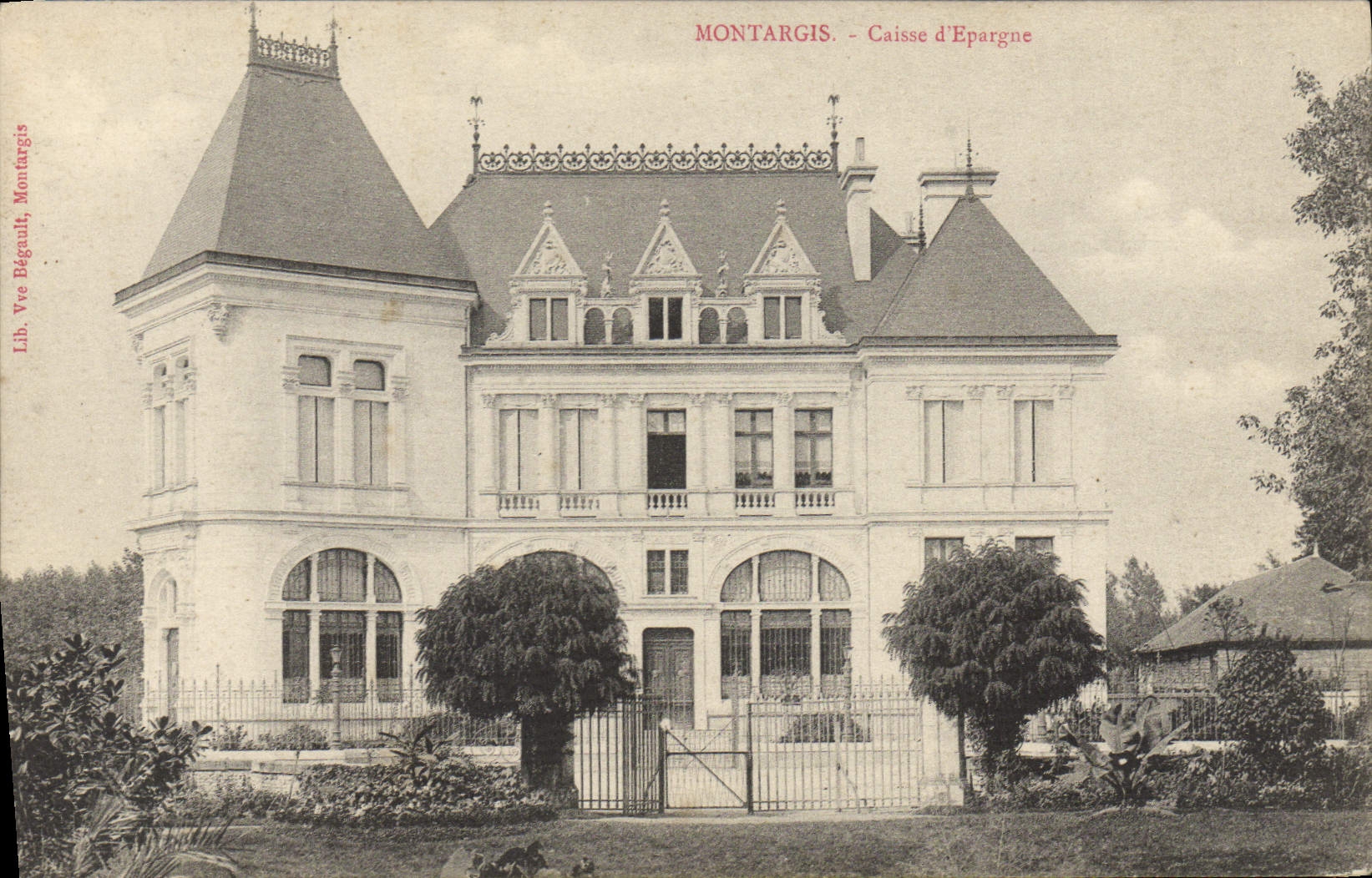 VINTAGE POSTCARD Bank Montargis Savings bank