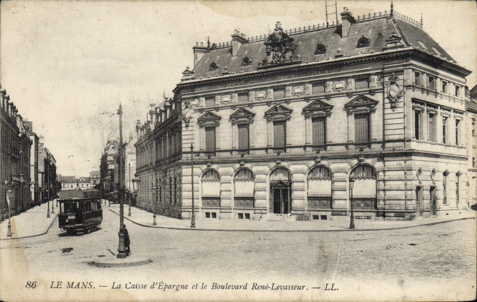 El banco de la POSTAL de la VENDIMIA sirve el banco de ahorros y la tranvía de Rene Levasseur del bulevar