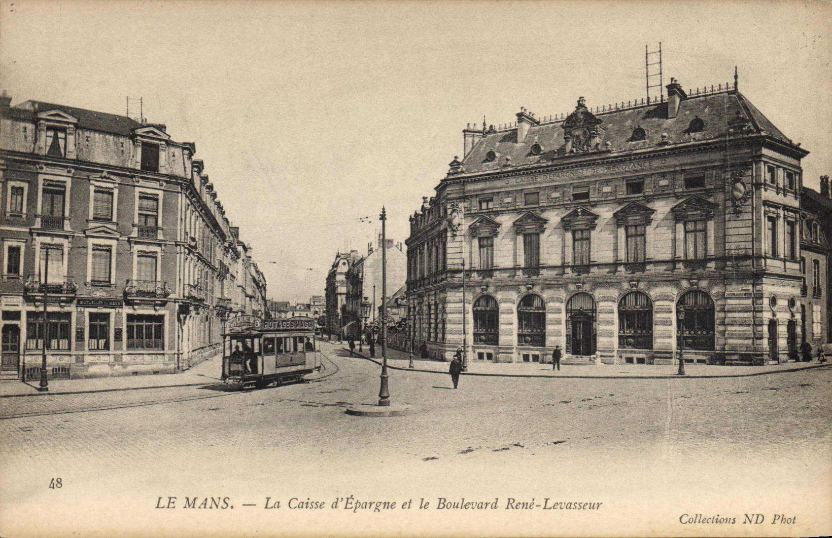 CPA Banque Le Mans La Caisse d'Epargne et le boulevard Rene Levasseur Tramway 