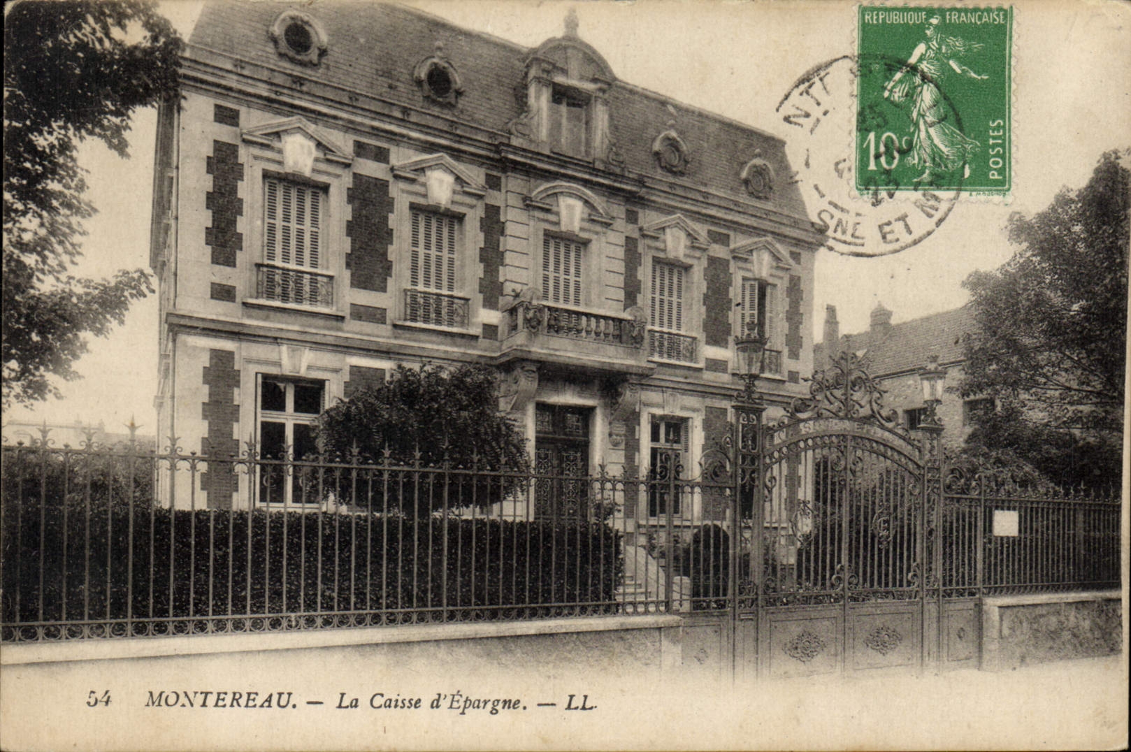 VINTAGE POSTCARD Montereau Bank the Savings bank