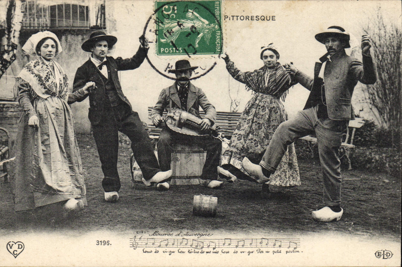 CPA Folklore Auvergne Bourree
