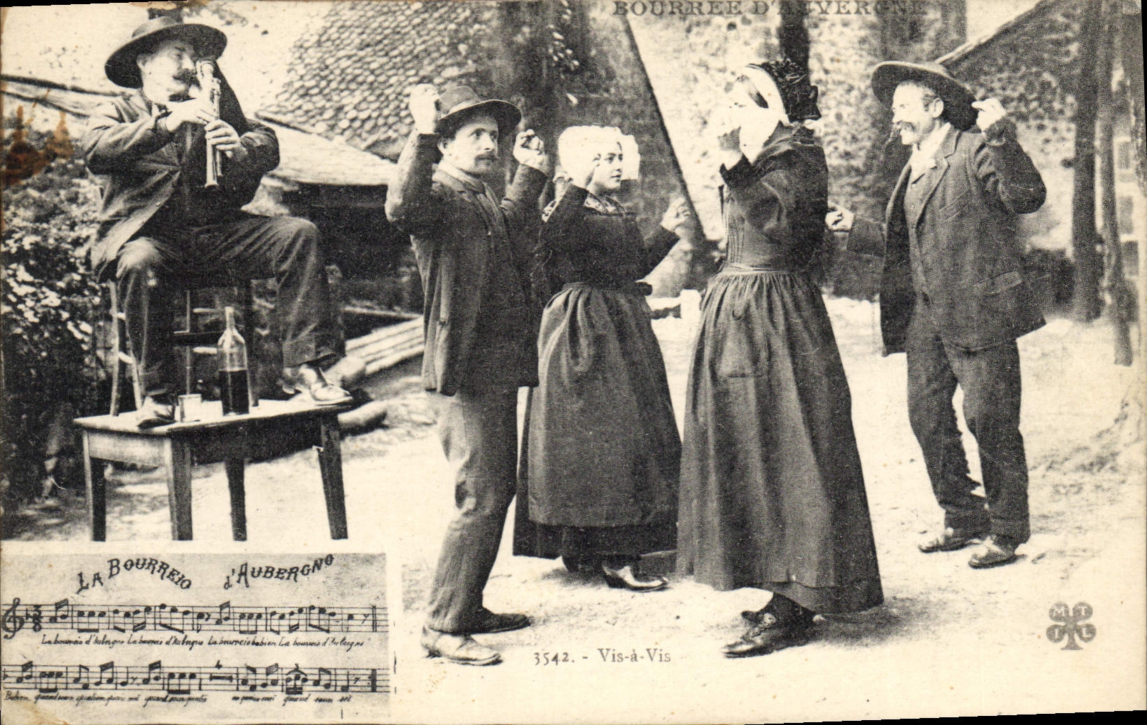 CPA Folklore Auvergne Bourree Vis a Vis