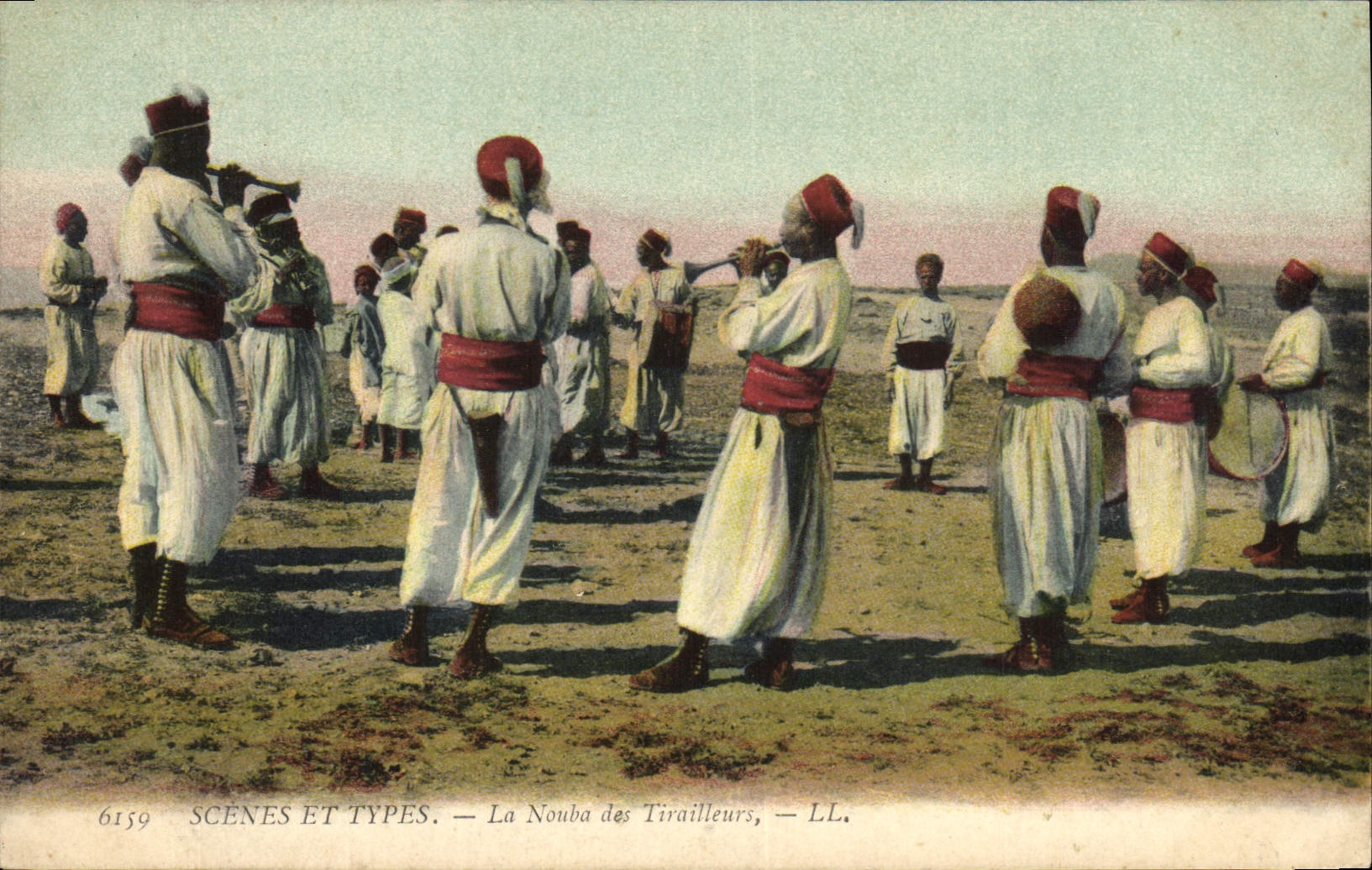 CPA Militaria La Nouba des tirailleurs