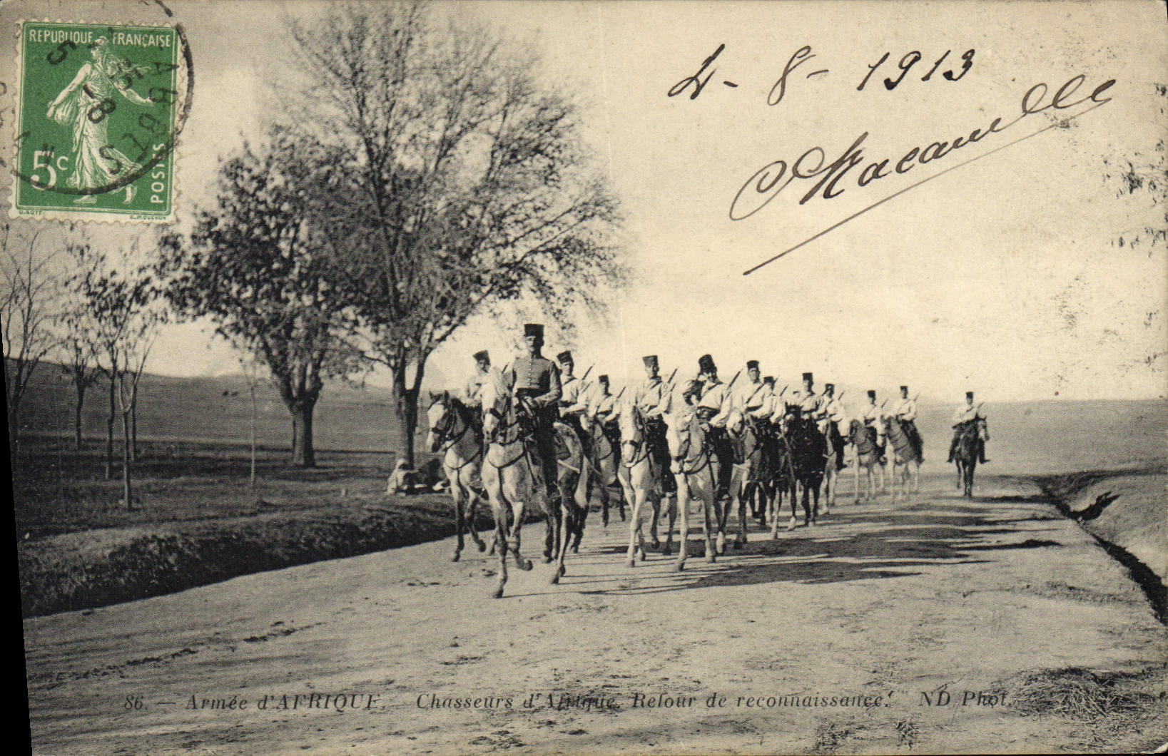 La POSTAL Militaria de la VENDIMIA armó con los cazadores de África de la vuelta de África del reconocimiento