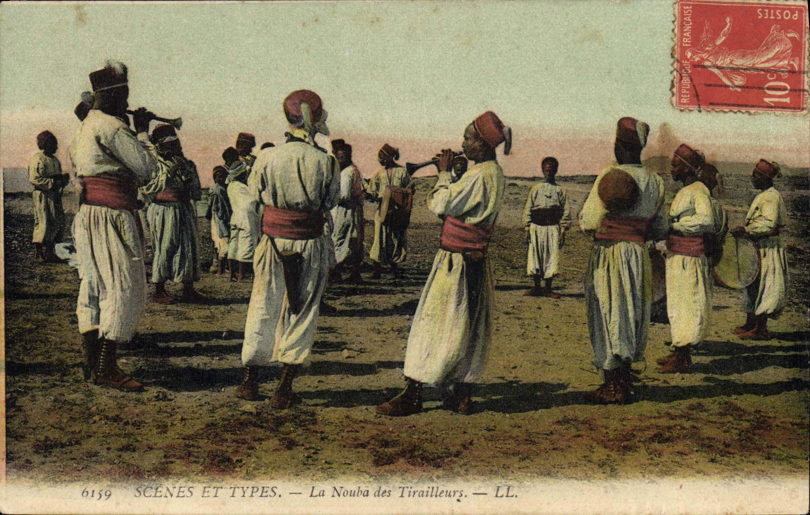 CPA Militaria La Nouba des Tirailleurs 