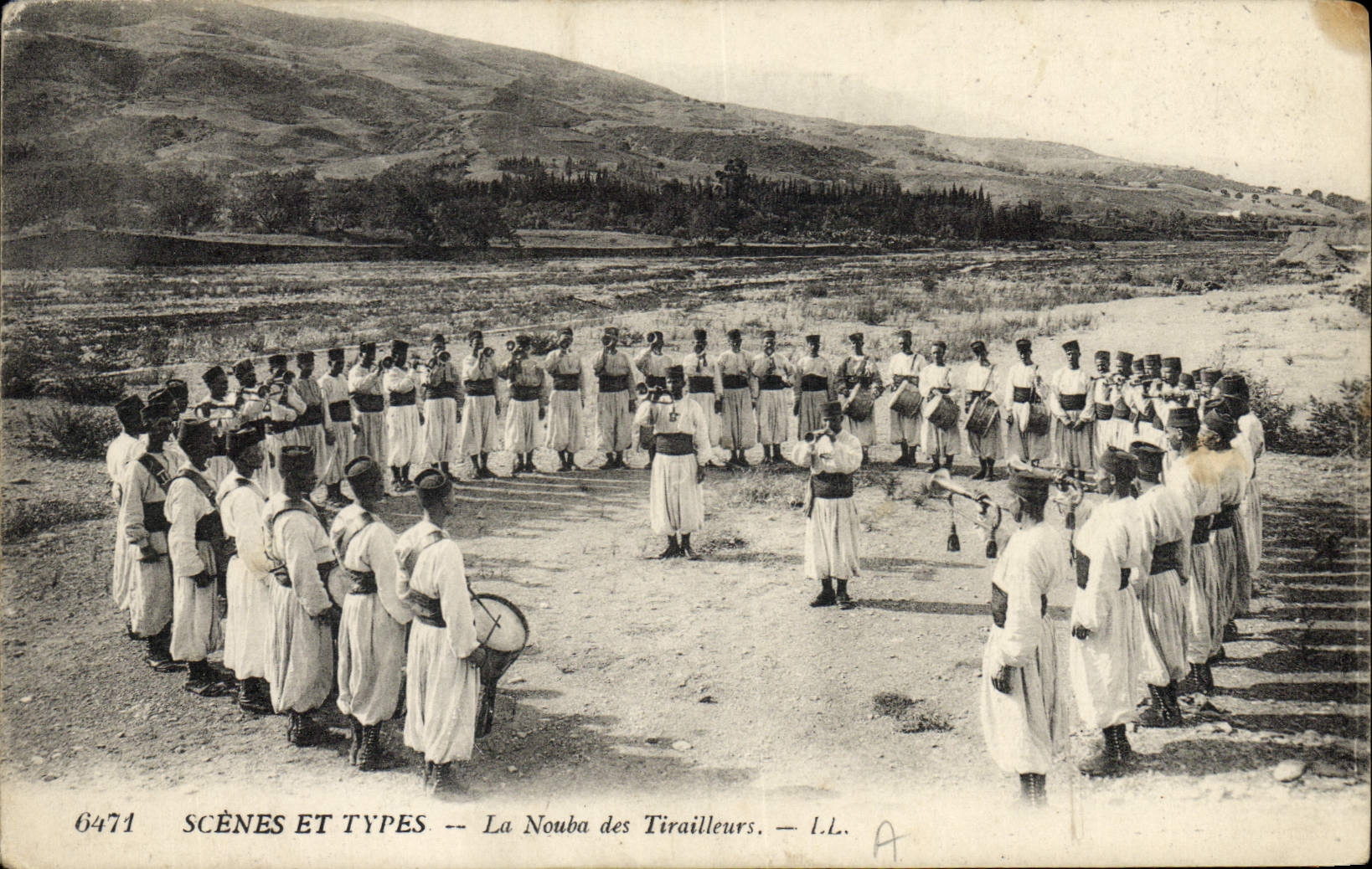 CPA Militaria La Nouba des Tirailleurs