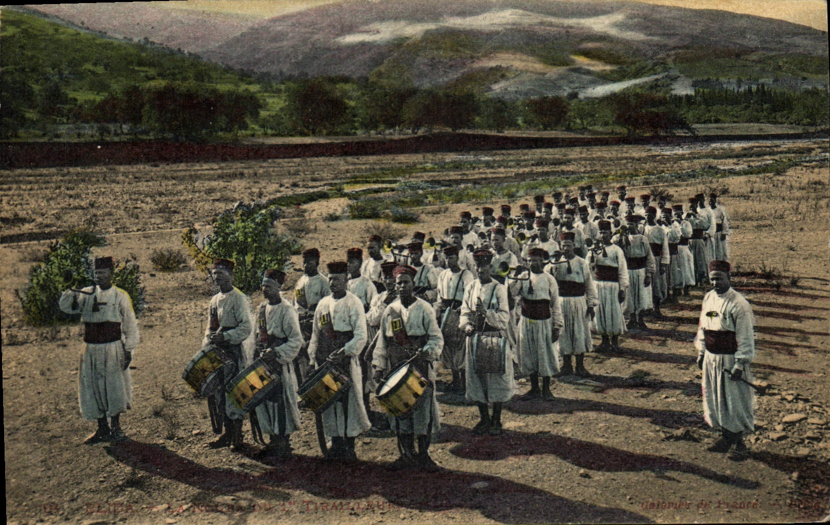 CPA Militaria Tirailleurs 