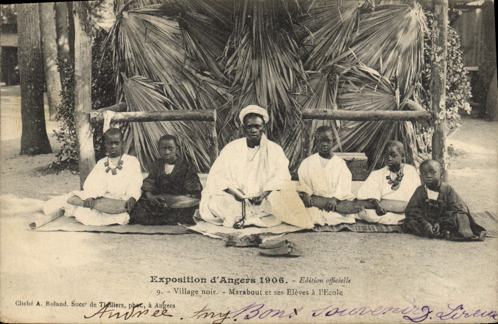 CPA Negre Homme noir Exposition d'Angers 1906 Village noir Marabout et ses eleves a l'ecole
