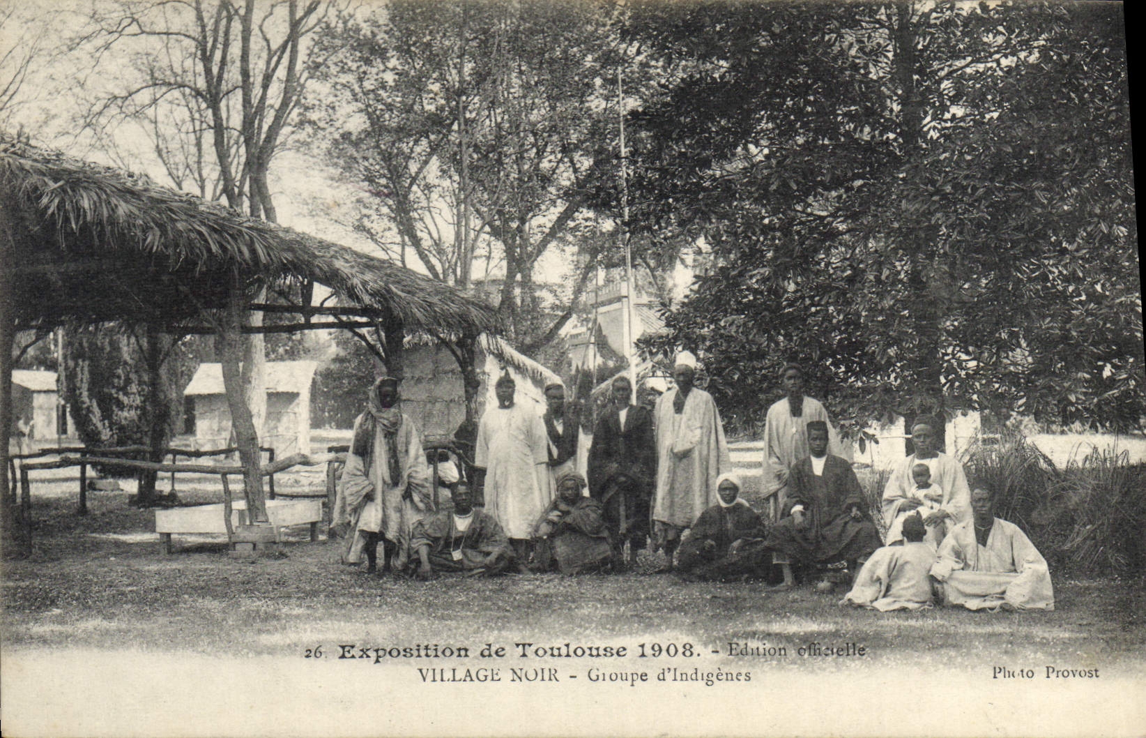 CPA Negre Homme noir Exposition de Toulouse 1908 Village noir Groupe d'indigenes