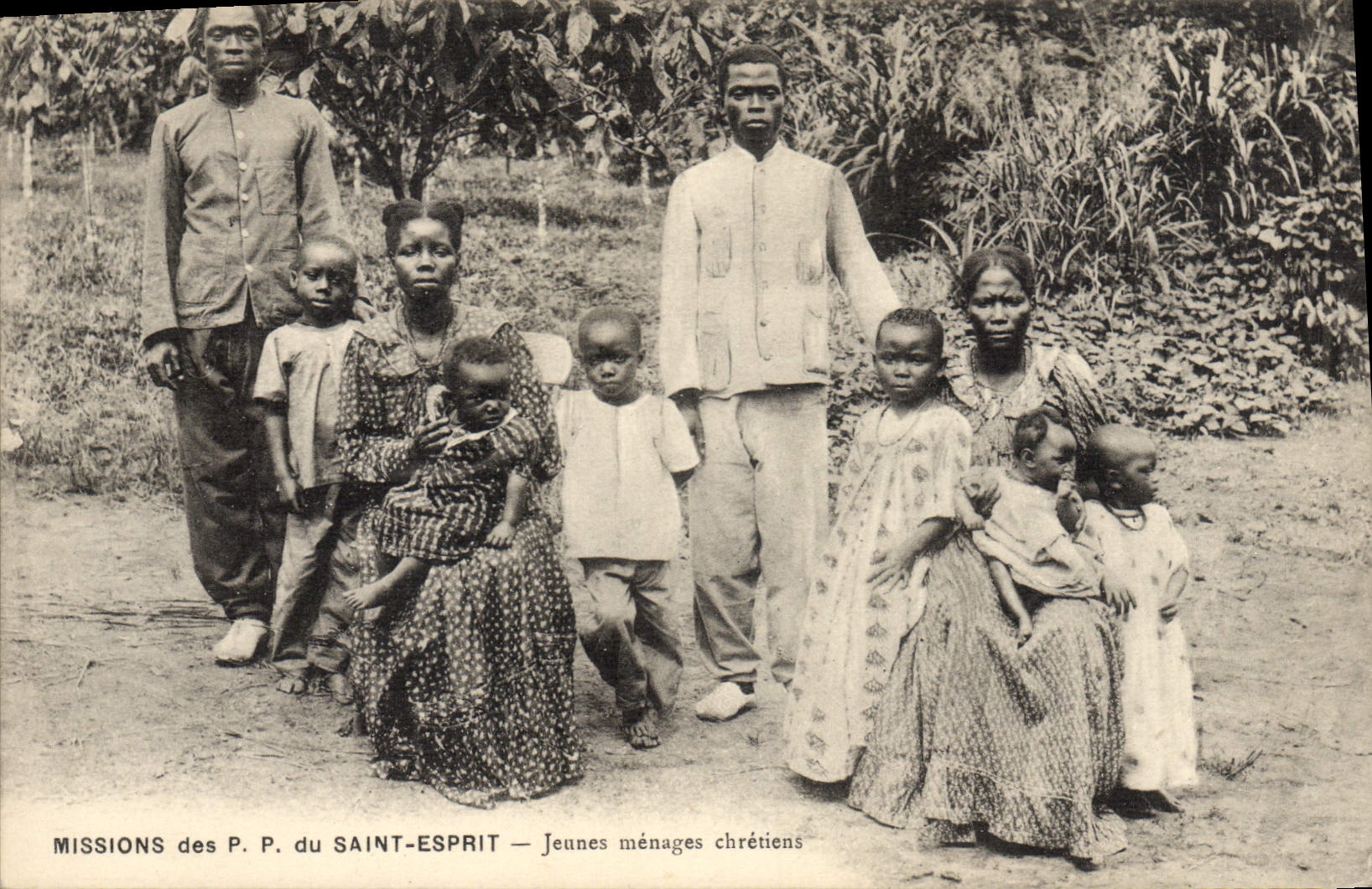 CPA Negre Homme noir Missions des PP du Saint Esprit Jeunes menages chretiens