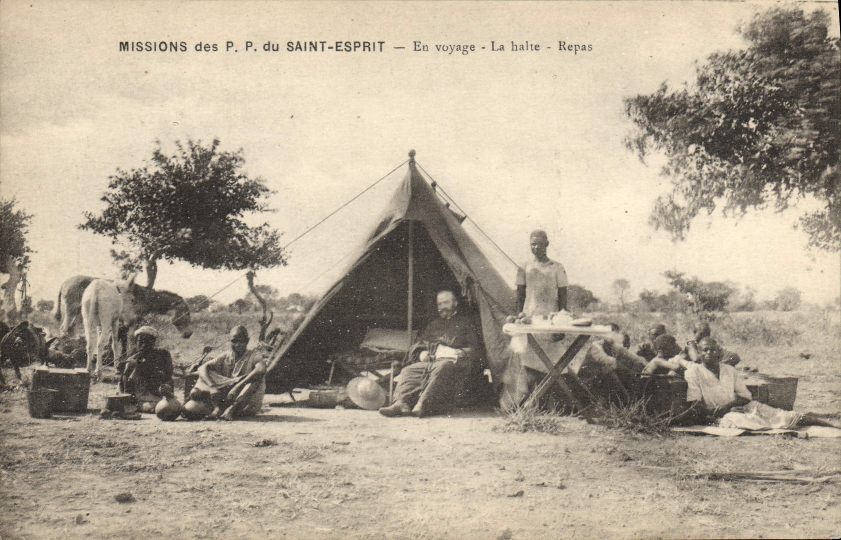 CPA Negre Homme noir Missions des PP du Saint Esprit En voyage La halte Repas