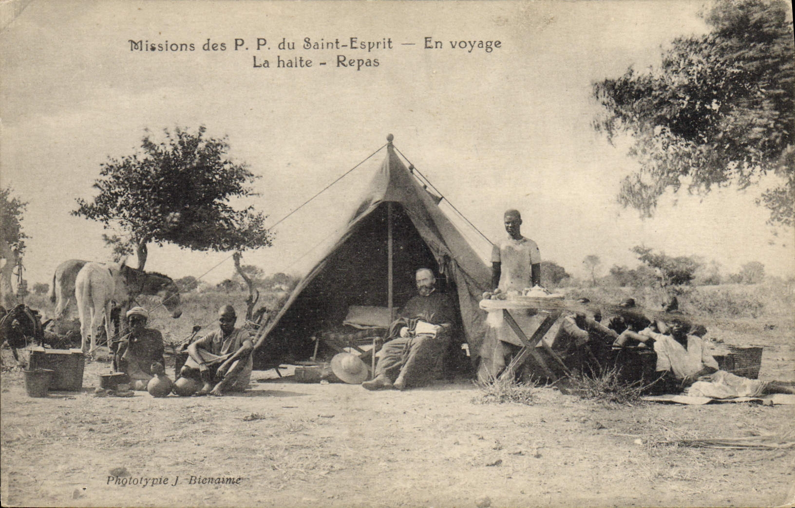 CPA Negre Homme noir Missions des PP du Saint Esprit En voyage La halte Repas