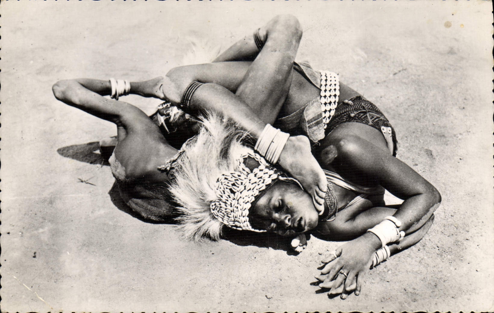 CPM Negre Homme noir Afrique Noire Petites danseuses de Man