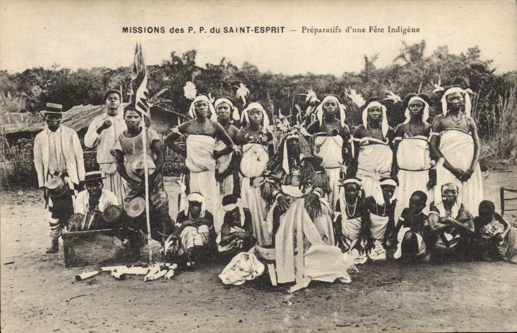 CPA Negre Homme noir Missions des PP du Saint Esprit Preparatifs d'une fete indigene