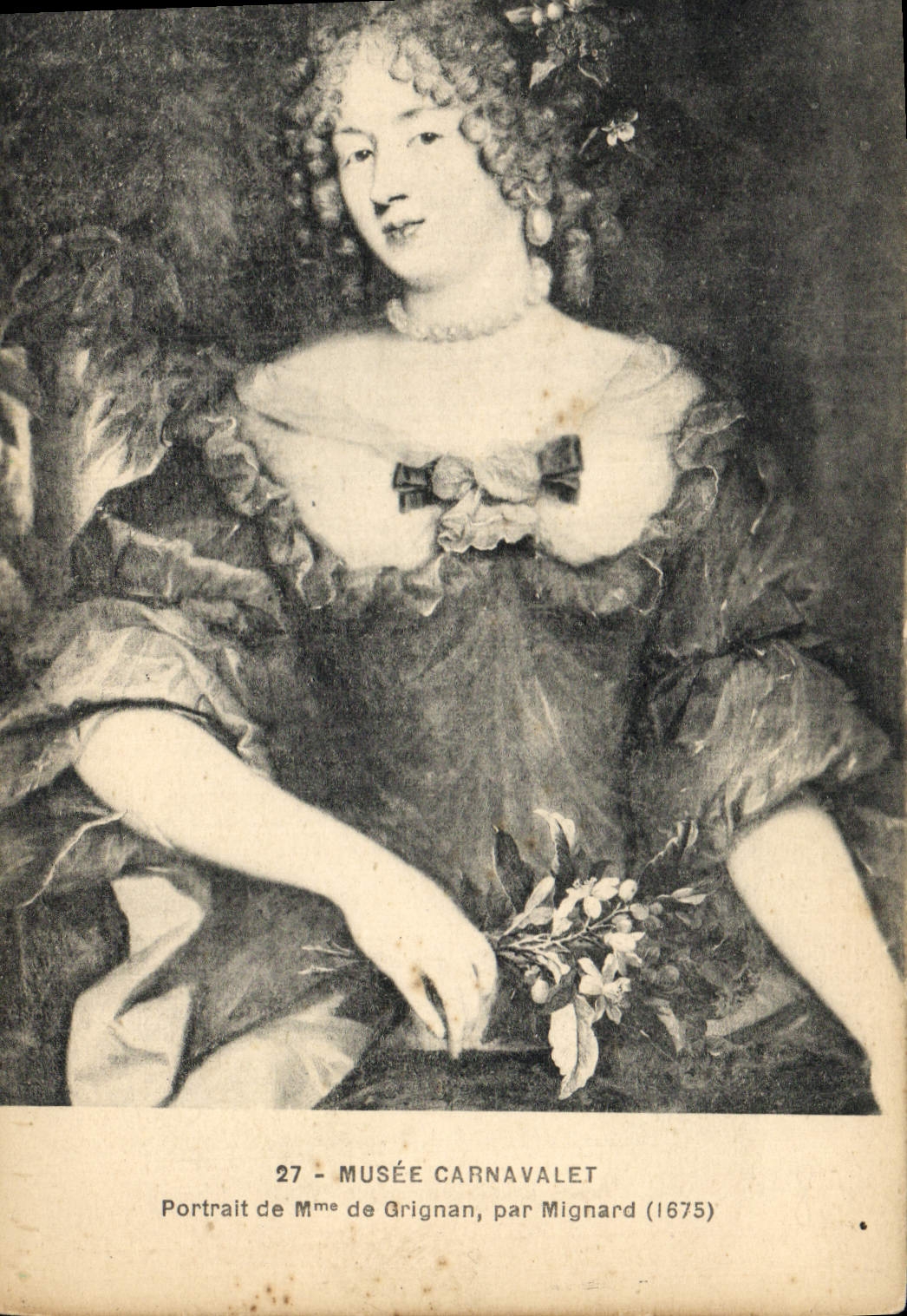 VINTAGE POSTCARD Museum Carnavalet Portrait of Mrs. de Grignan by mignard