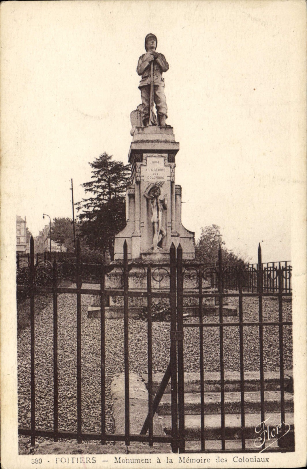 VINTAGE POSTCARD Militaria Poitiers Monument with the memory of the colonial ones