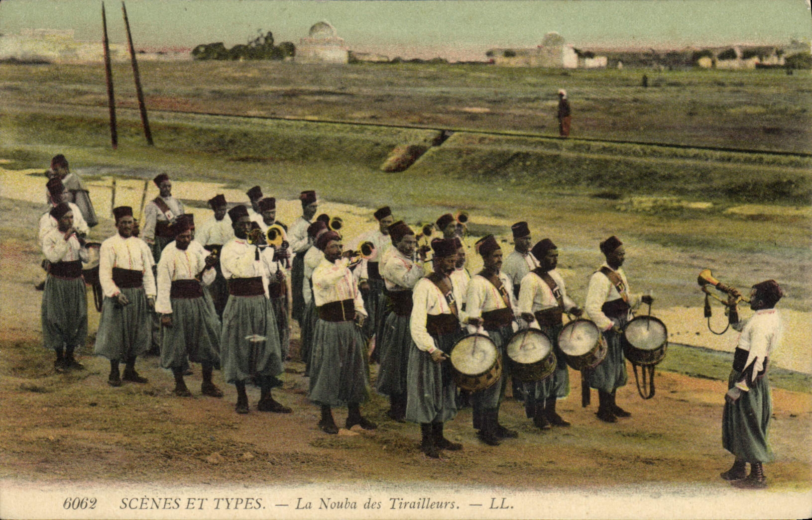 CPA Militaria La Nouba des Tirailleurs 
