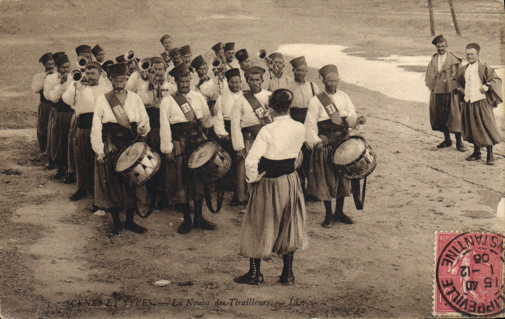 CPA Militaria La Nouba des Tirailleurs 