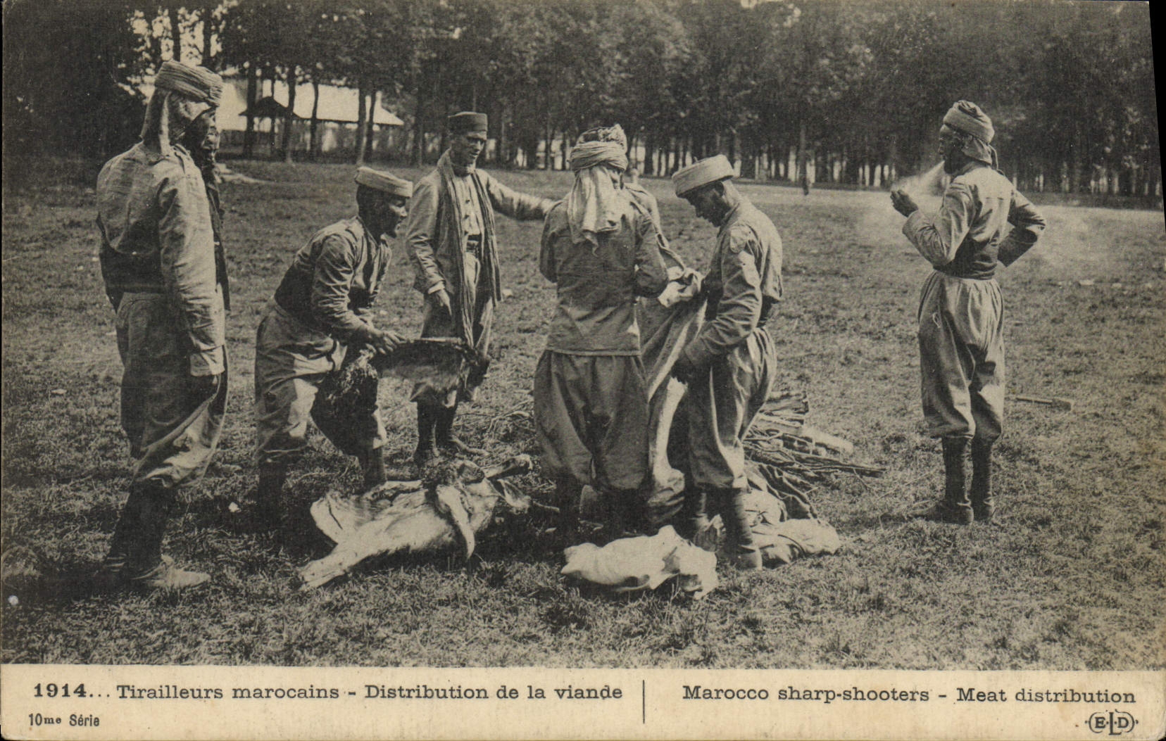 CPA Militaria Maroc Tirailleurs marocains Distribution de la viande 
