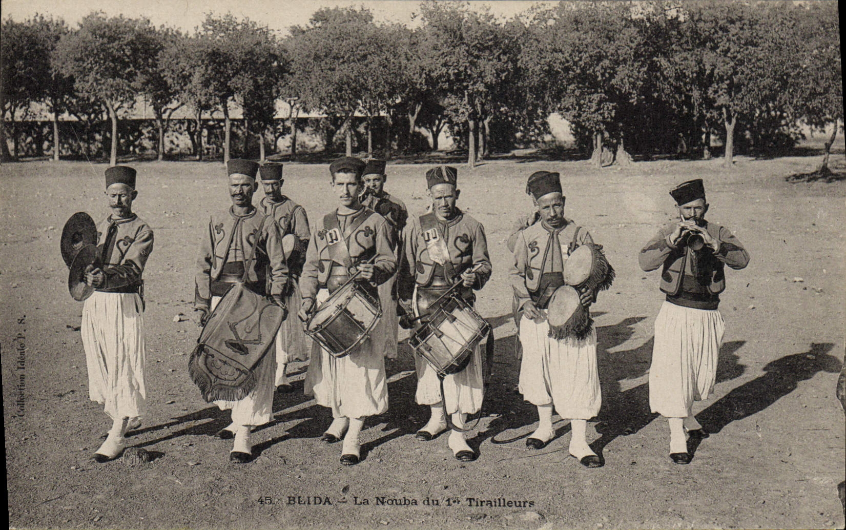 VINTAGE POSTCARD Militaria Blida Spree of the 1st Riflemen