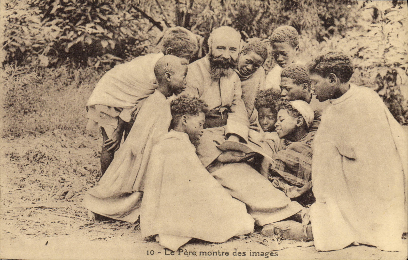 VINTAGE POSTCARD negro Black Homme the Father shows images