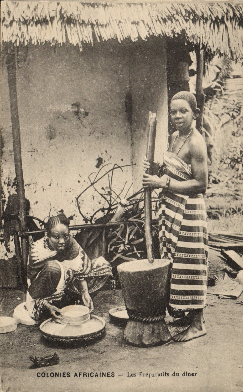 VINTAGE POSTCARD Children negro Black African Colonies preparations of the dinner