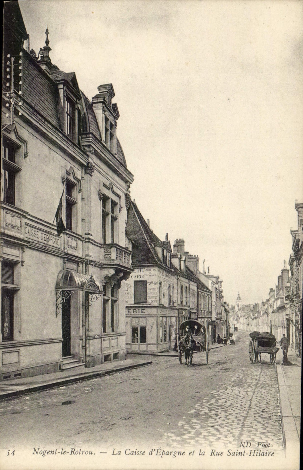 CPA Banque Nogent la Rotrou La Caisse d'Epargne et la Rue Saint Hilaire
