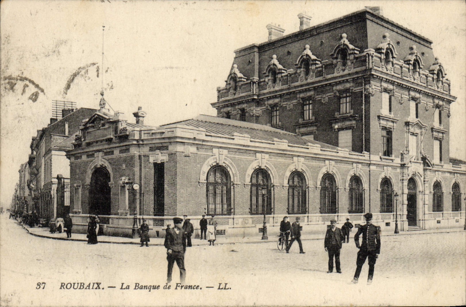 VINTAGE POSTCARD Roubaix Bank Banque de France