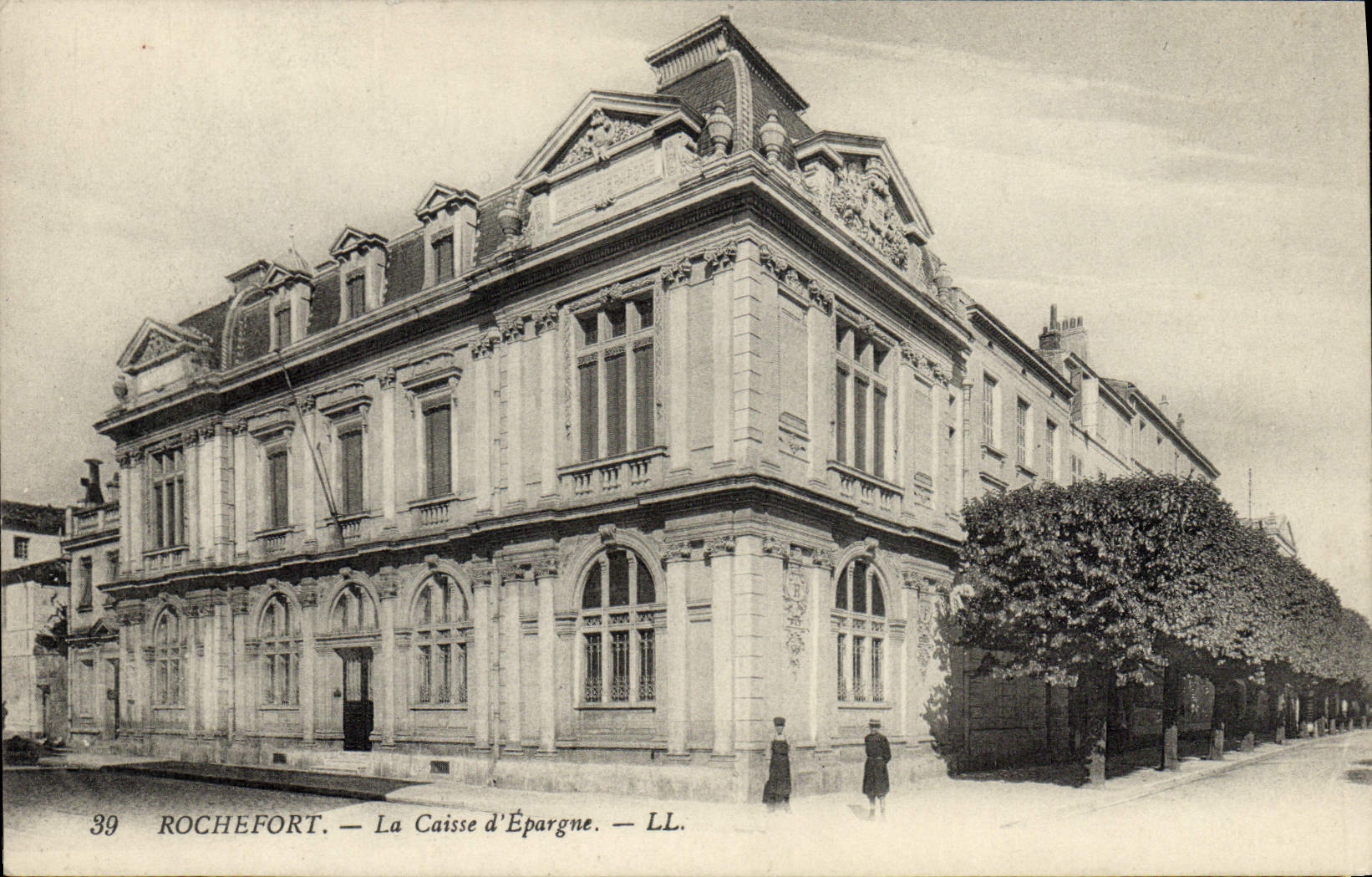 VINTAGE POSTCARD Bank Savings bank Rocehfort