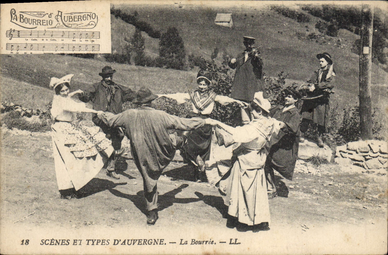 CPA Folklore Auvergne La bourree