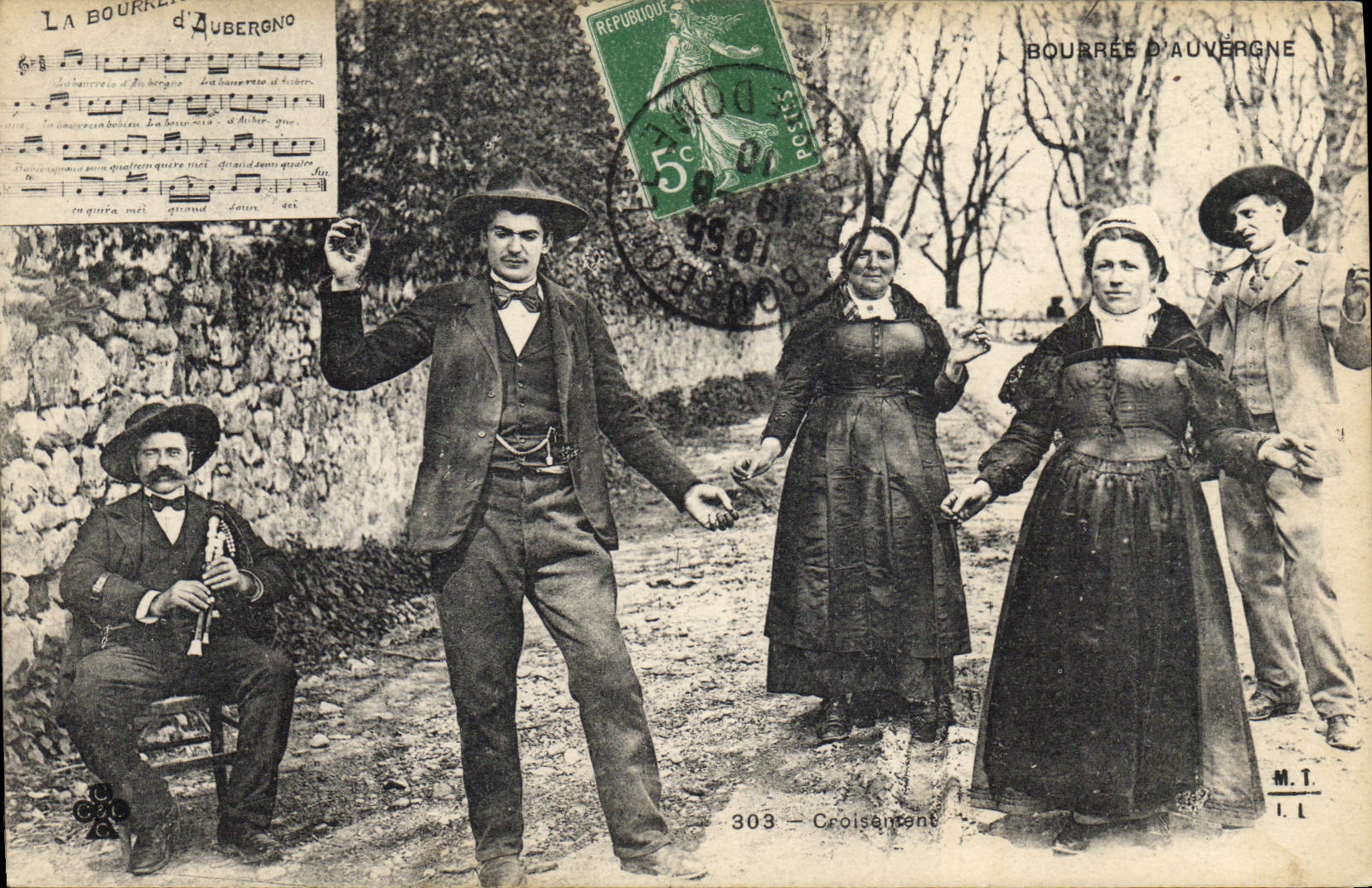 CPA Folklore Auvergne La bourree Croisement