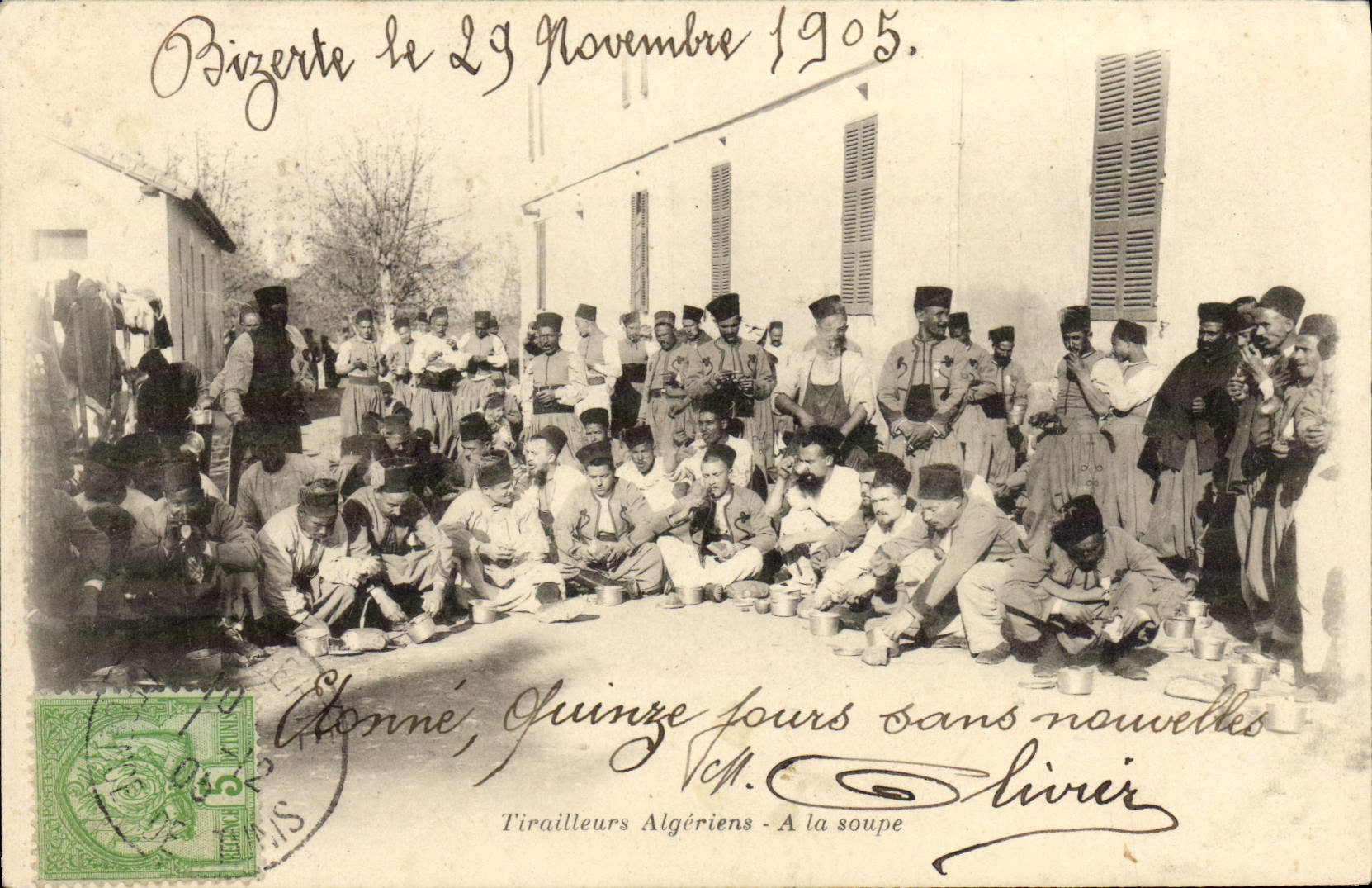 CPA Militaria Tirailleurs algeriens a la soupe