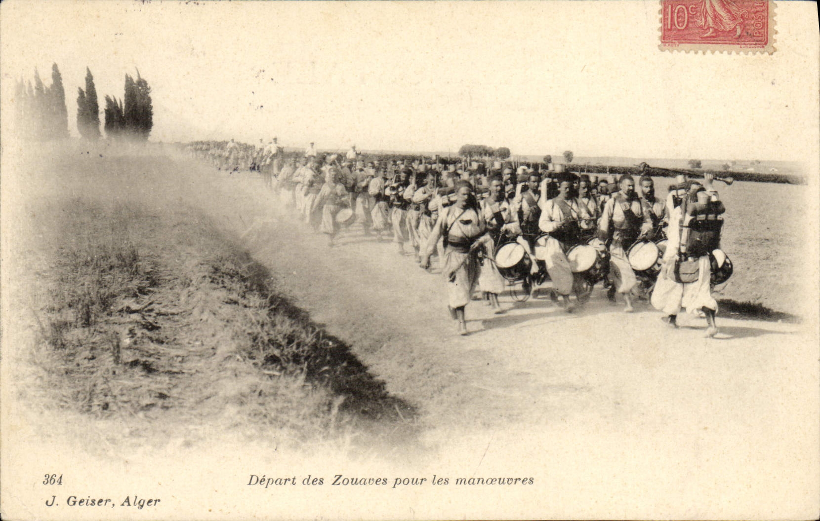 CPA Militaria Depart des zouaves pour les manoeuvres