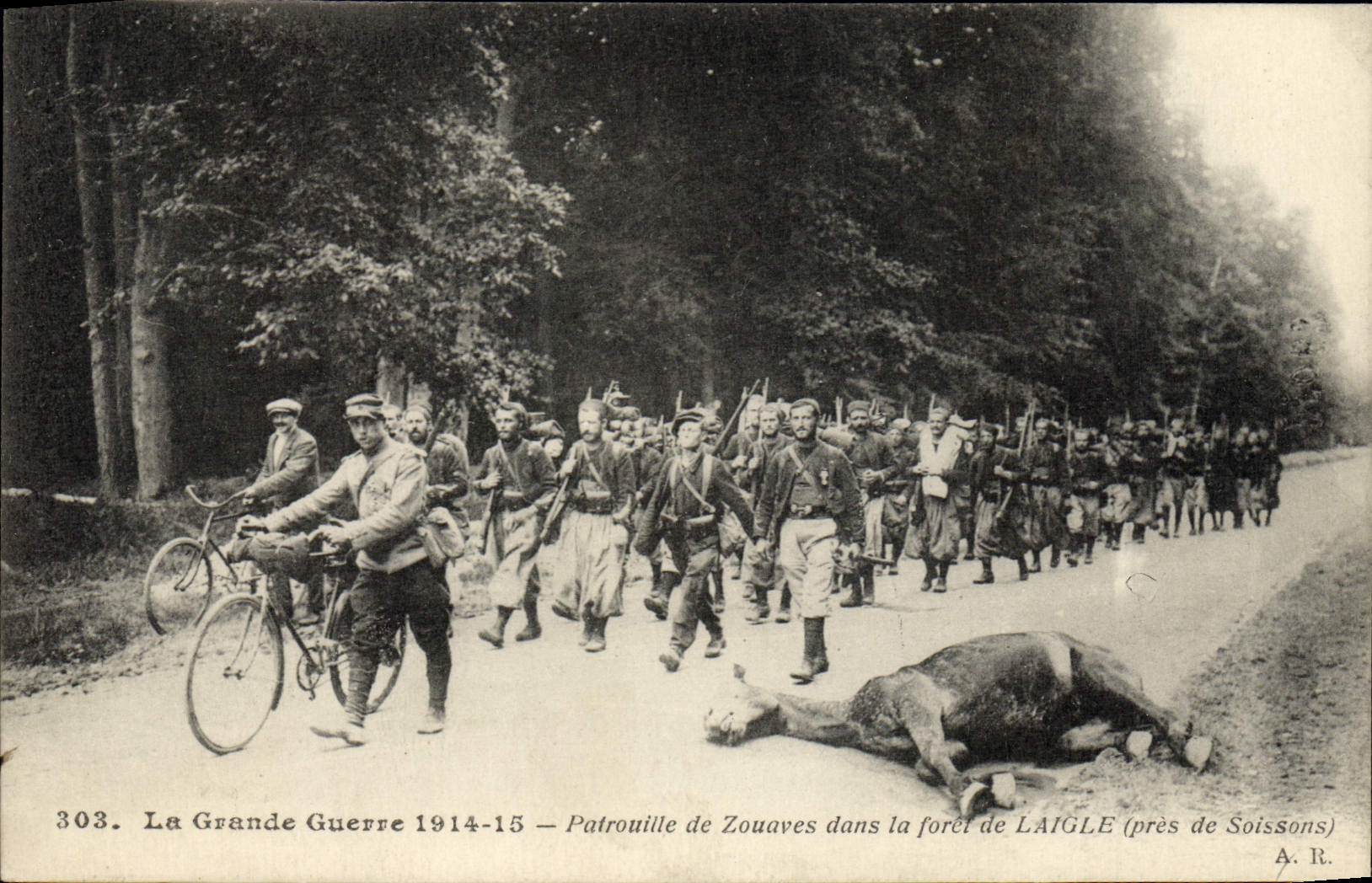 La POSTAL Militaria de la VENDIMIA patrulla zouaves en el taladro de Laigue Bataille de Vic en Aisne