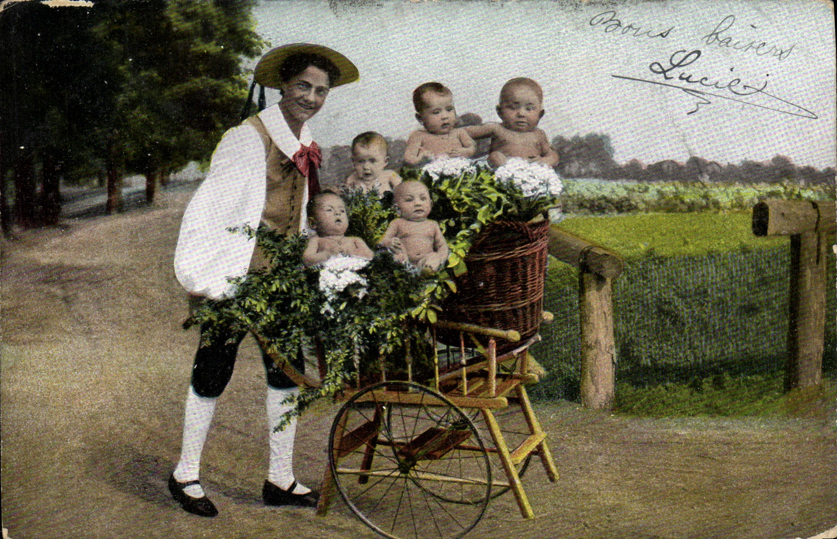 CPA Fantaisie Enfant Bebe Homme Jardinier