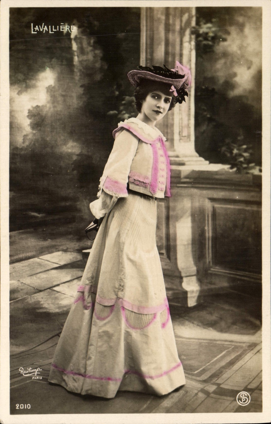 VINTAGE POSTCARD Fantasy Woman Lavalli2ere